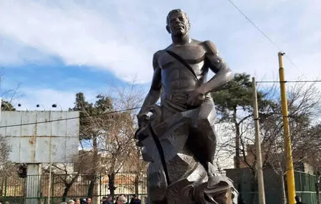نصب مجسمه تختی در تهران