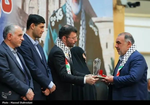 تجلیل از مدیرعامل شرکت صنایع شیر ایران در سومین جشنواره کارمند تراز مکتب حاج قاسم سلیمانی