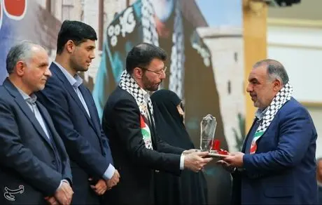 تجلیل از مدیرعامل شرکت صنایع شیر ایران در سومین جشنواره کارمند تراز مکتب حاج قاسم سلیمانی
