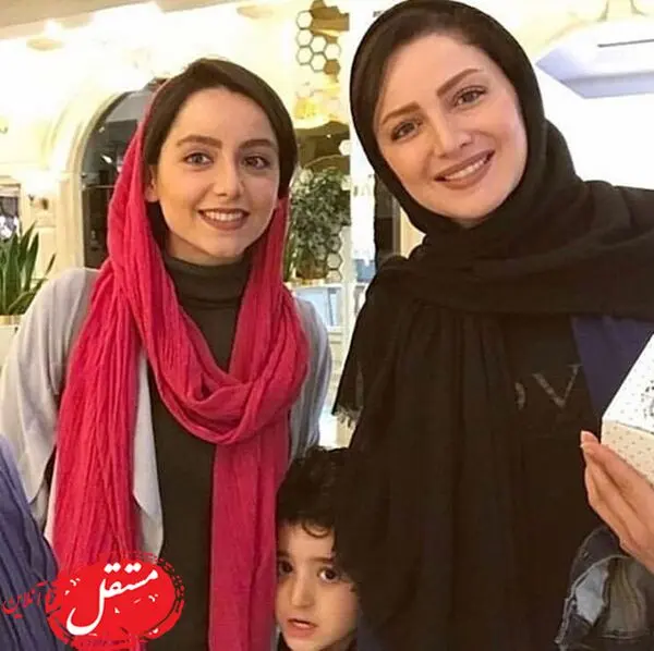 شیلا خانم و پسرش در کنار خانم مانکن + عکس