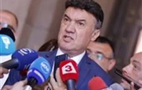 رئیس اتحادیه فوتبال بلغارستان استعفا کرد و ورود پلیس