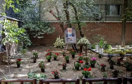 رأی دادگاه کلن به نفع انتقال پیکر هوشنگ ابتهاج به ایران 