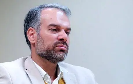 شنبه تعطیل نمی‌شود چون ما مسلمان هستیم و تعطیلی شنبه برای مسیحیان است! 