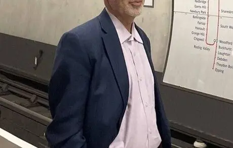 آنها که وجهه انقلاب گرفته و بخاطر حمله اسرائیل به لبنان، به پزشکیان حمله می‌کنند، ساده لوحند