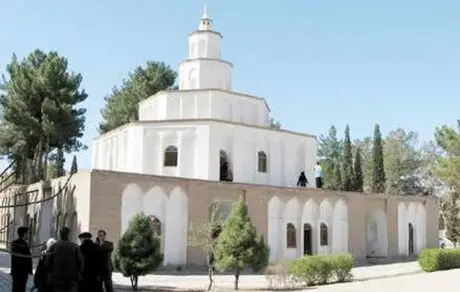 کلاه فرنگی‌هایی بر سر معماری ایران!