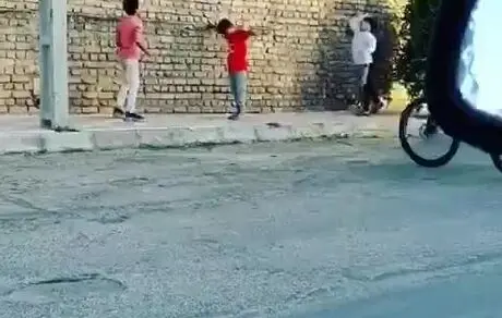 باز نشر فیلم بازی والیبال چند نوجوان ایرانی در خراسان جنوبی در صفحه FIVB
