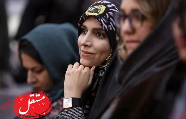 لبخد زیبای خانم مجری + عکس