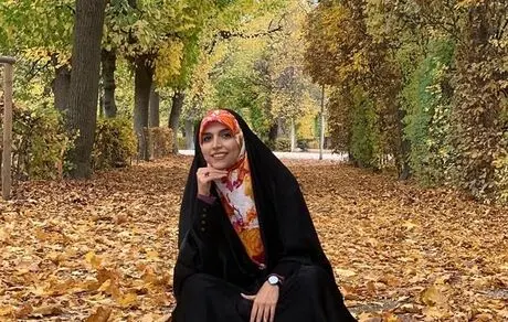 خانم مجری در برگ ریزون پاییزی + عکس