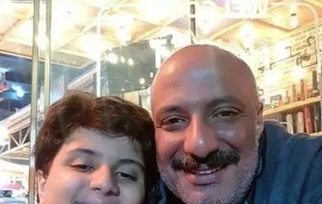 بازیگر ممنوعه به همراه پسرش + عکس