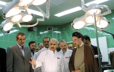 حضور همزمان خاتمی و پزشکیان در اتاق عمل بیمارستان