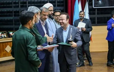 انتخاب فولاد هرمزگان به عنوان کارفرمای پیشرو در ورزش کارگری و کمیته برتر حفاظت فنی و بهداشت کار استان