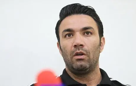 نکونام به نشست خبری نیامد