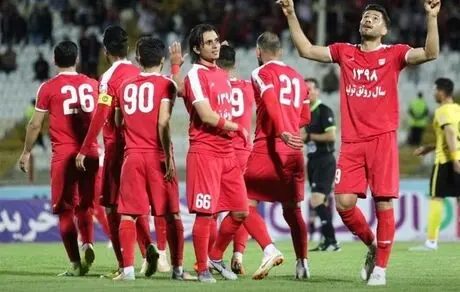مدافع تراکتورسازی بی خیال لیگ یونانشد