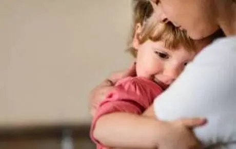 چرا عشق مادر به بچه بیشتر از پدر هست؟